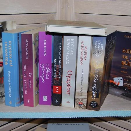 Luxury Traditional Room The Small Bookstore Kastro-Kyllini Esterno foto