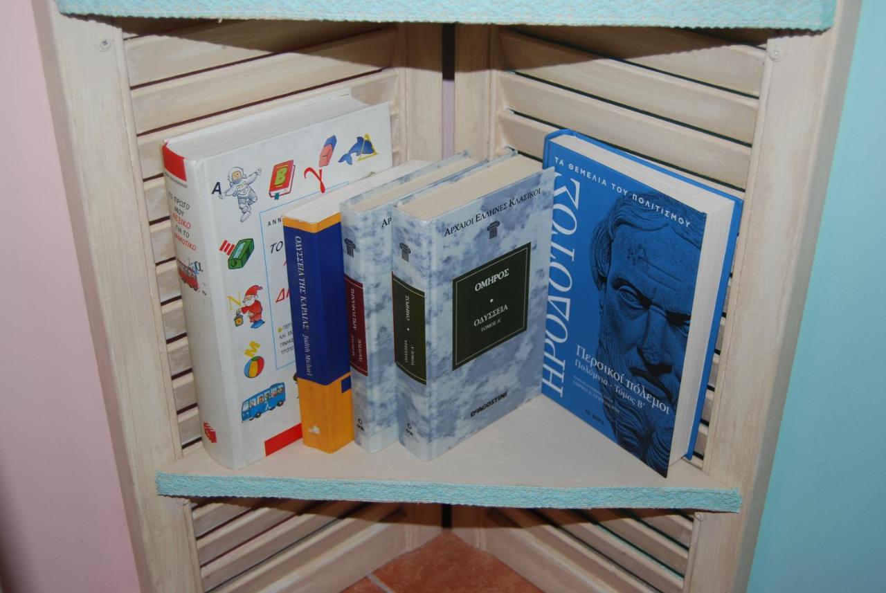 Luxury Traditional Room The Small Bookstore Kastro-Kyllini Esterno foto