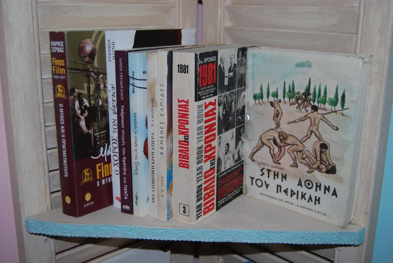 Luxury Traditional Room The Small Bookstore Kastro-Kyllini Esterno foto