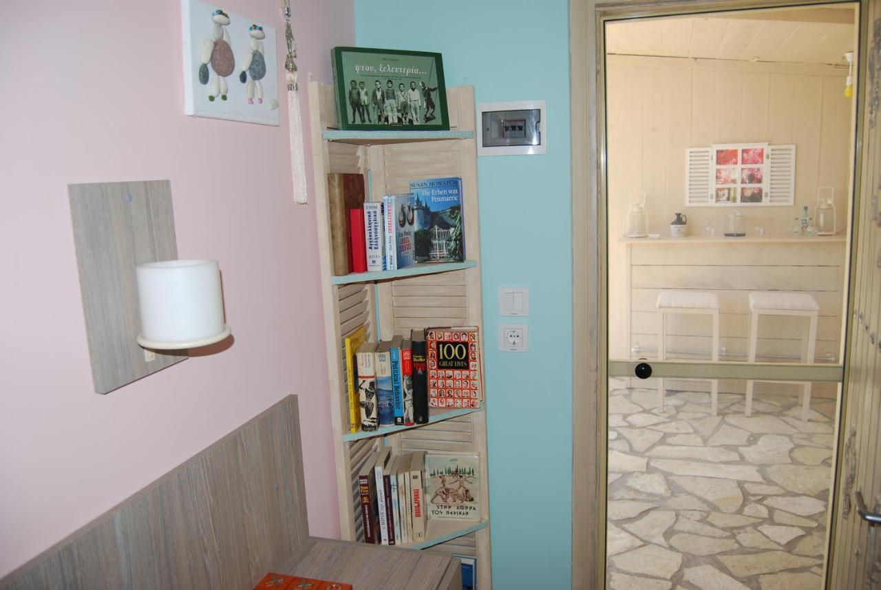 Luxury Traditional Room The Small Bookstore Kastro-Kyllini Esterno foto