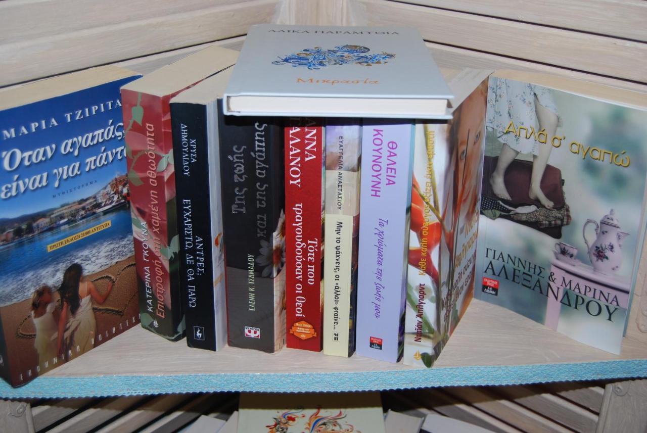 Luxury Traditional Room The Small Bookstore Kastro-Kyllini Esterno foto