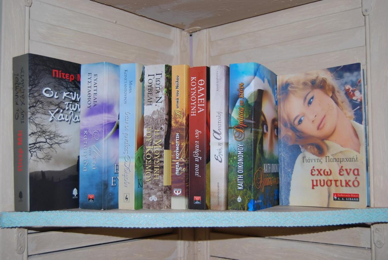 Luxury Traditional Room The Small Bookstore Kastro-Kyllini Esterno foto