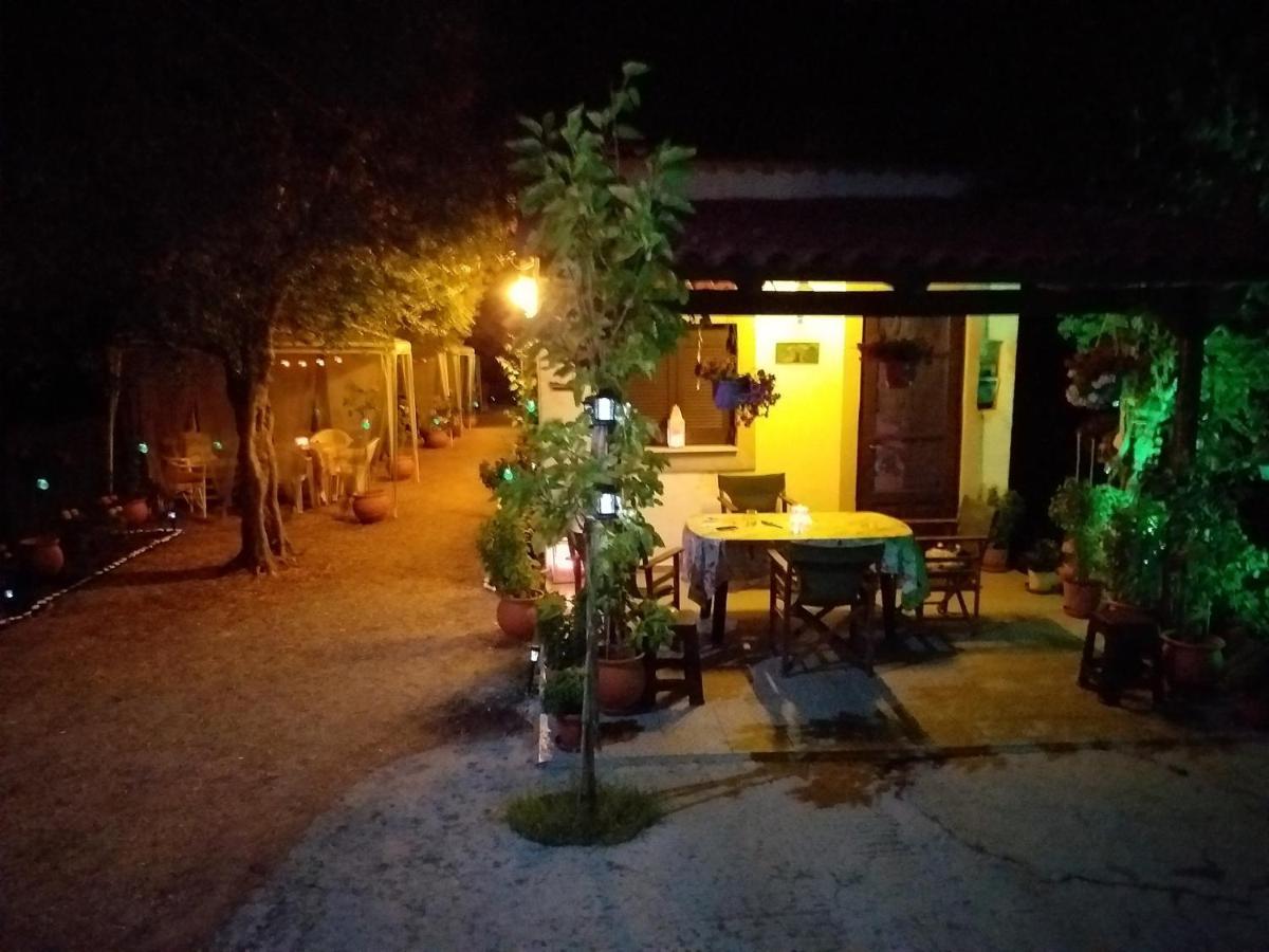 Luxury Traditional Room The Small Bookstore Kastro-Kyllini Esterno foto